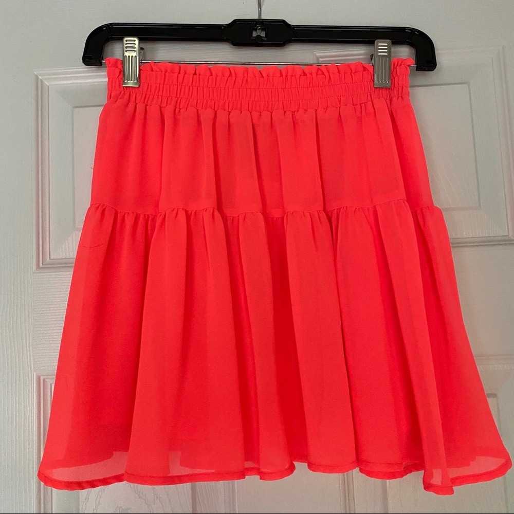 ‼️ 3/$20 Bundle if you choose. NWT H & M skirt